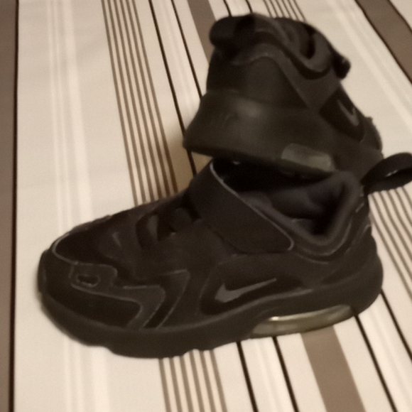 Sneaker Bundle  Nike Air max 200 toddler & Rebok Runner - Picture 7 of 13